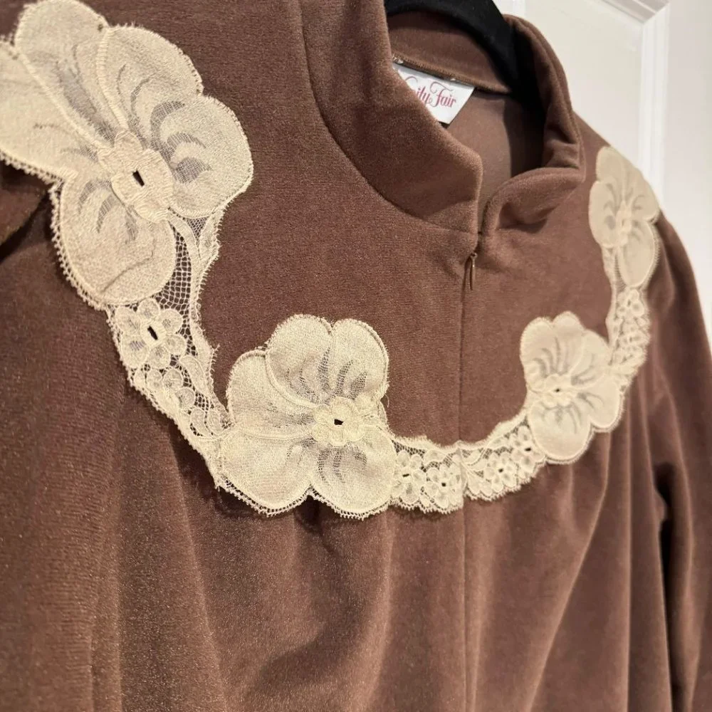 Vintage Vanity Fair Lace Velour Night Gown - Size Small‎